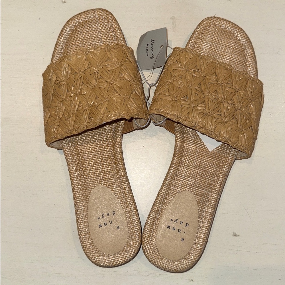 Women's Beige Woven Slide Sandals sz 9 1/2 NWT